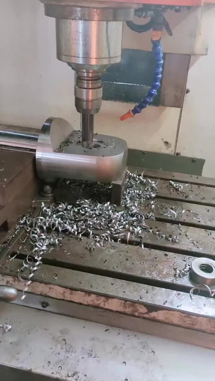 数控铣加工：从刀具轨迹到微米级公差的精密制造逻辑